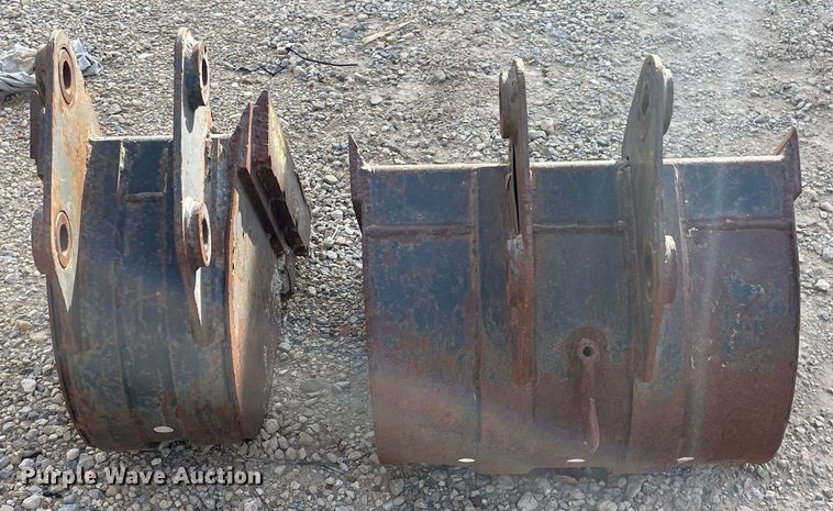 image for item MP9208 (2) Melroe mini excavator buckets