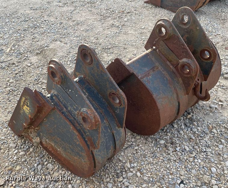 image for item MP9208 (2) Melroe mini excavator buckets