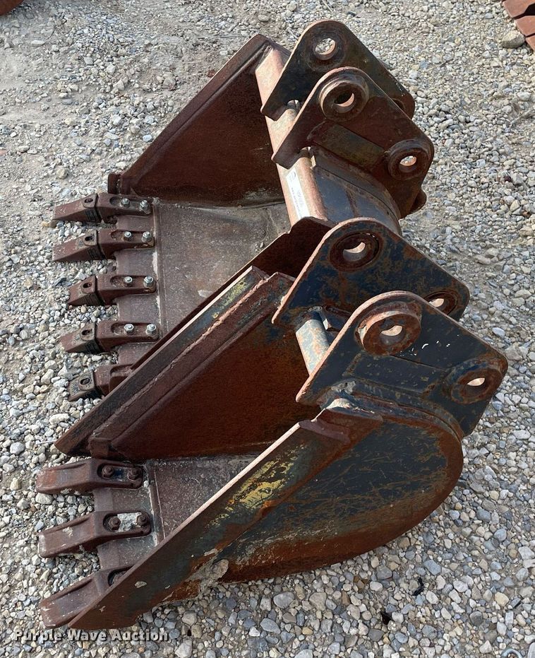 image for item MP9208 (2) Melroe mini excavator buckets