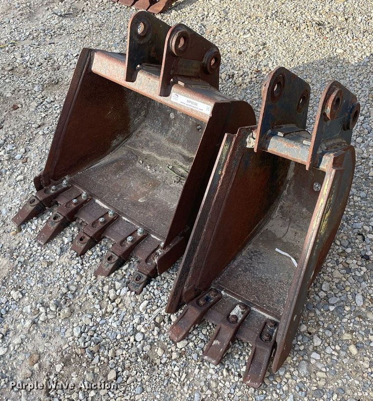 image for item MP9208 (2) Melroe mini excavator buckets