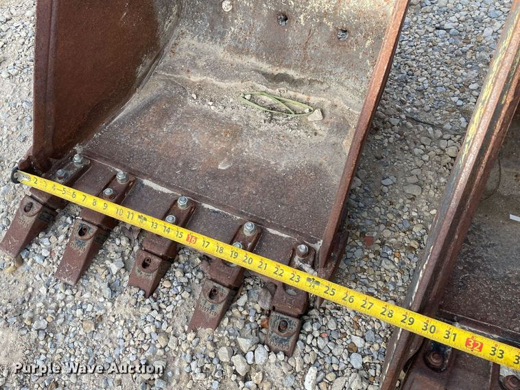 image for item MP9208 (2) Melroe mini excavator buckets