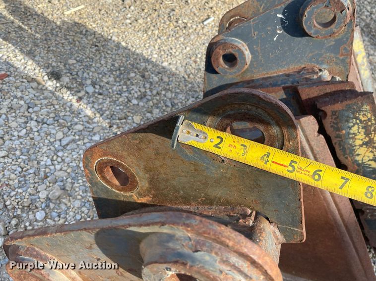 image for item MP9208 (2) Melroe mini excavator buckets