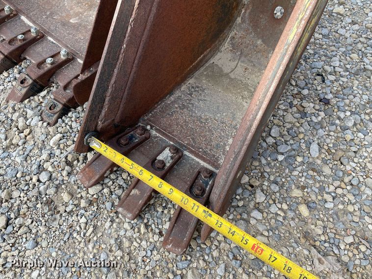 image for item MP9208 (2) Melroe mini excavator buckets