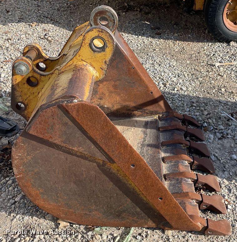 image for item MP9211 36"W backhoe bucket