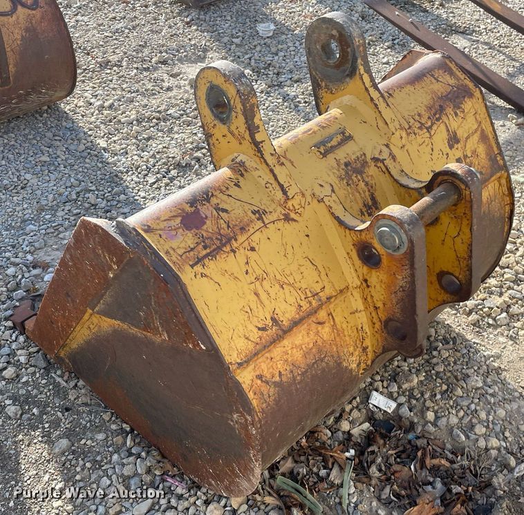 image for item MP9211 36"W backhoe bucket