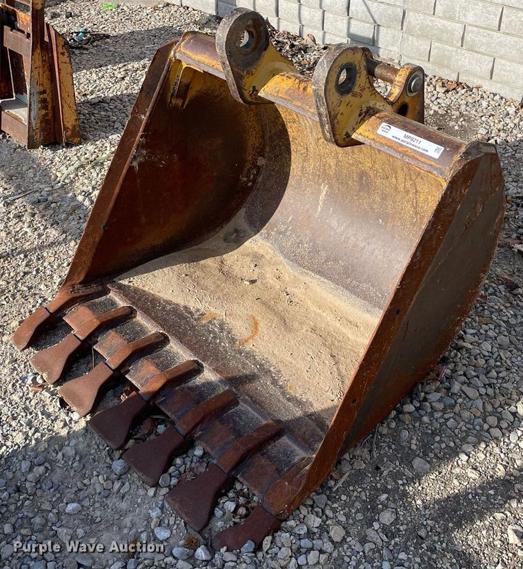 image for item MP9211 36"W backhoe bucket