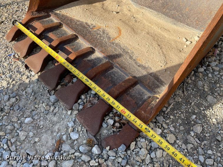 image for item MP9211 36"W backhoe bucket