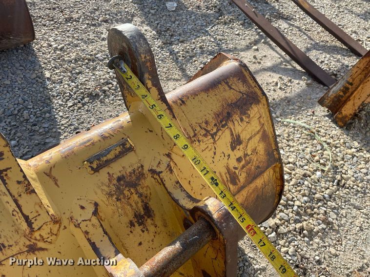 image for item MP9211 36"W backhoe bucket