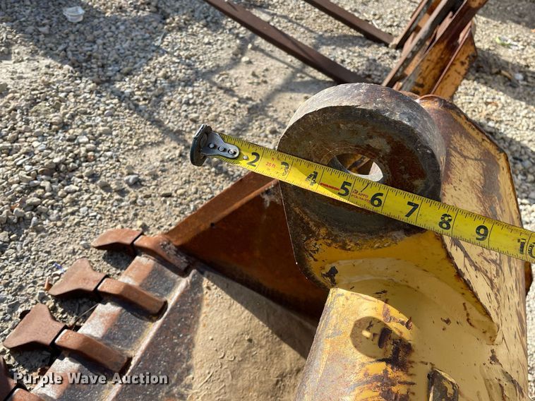 image for item MP9211 36"W backhoe bucket