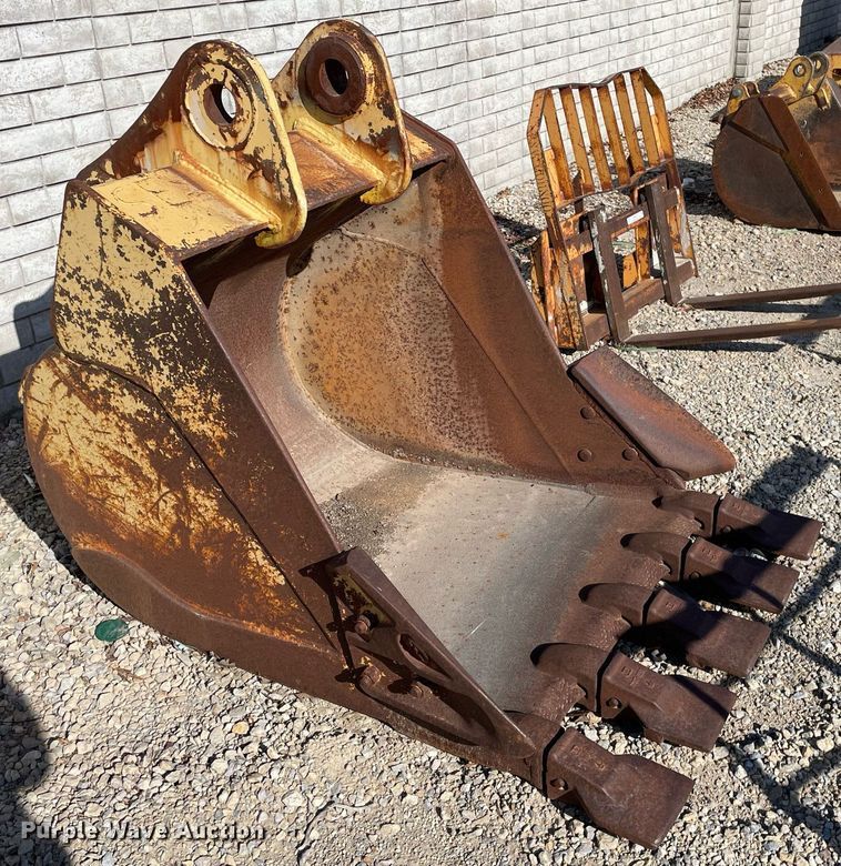John Deere excavator bucket in Wichita, KS Item MP9215 sold Purple Wave