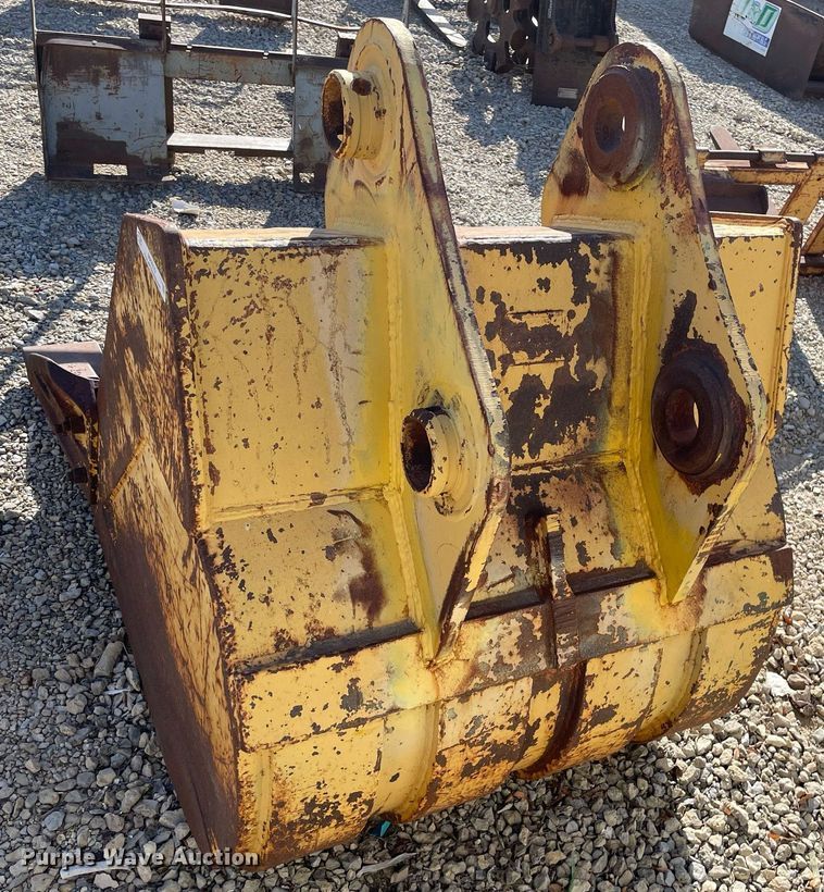 John Deere excavator bucket in Wichita, KS Item MP9215 sold Purple Wave