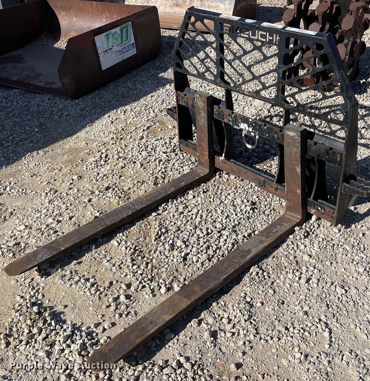 image for item MP9218 Takeuchi  48"L skid steer forks