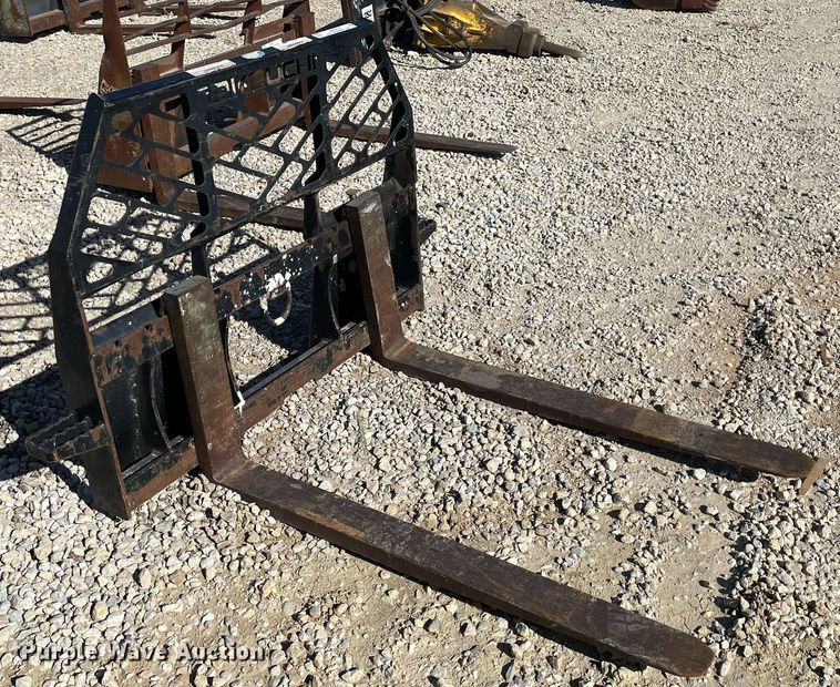 image for item MP9218 Takeuchi  48"L skid steer forks