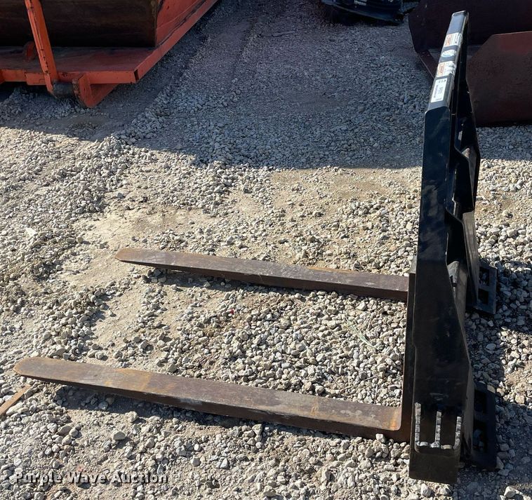 image for item MP9218 Takeuchi  48"L skid steer forks