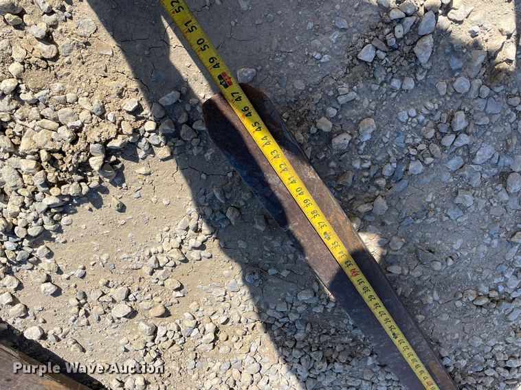 image for item MP9218 Takeuchi  48"L skid steer forks