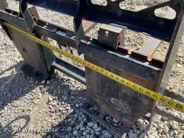 image for item MP9218 Takeuchi  48"L skid steer forks