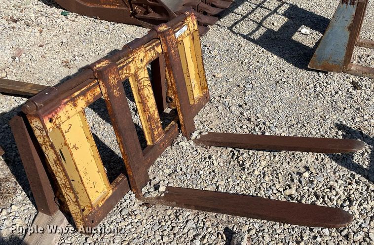 image for item MP9220 Case  36"L skid steer forks