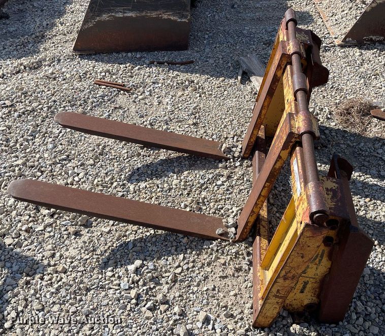 image for item MP9220 Case  36"L skid steer forks