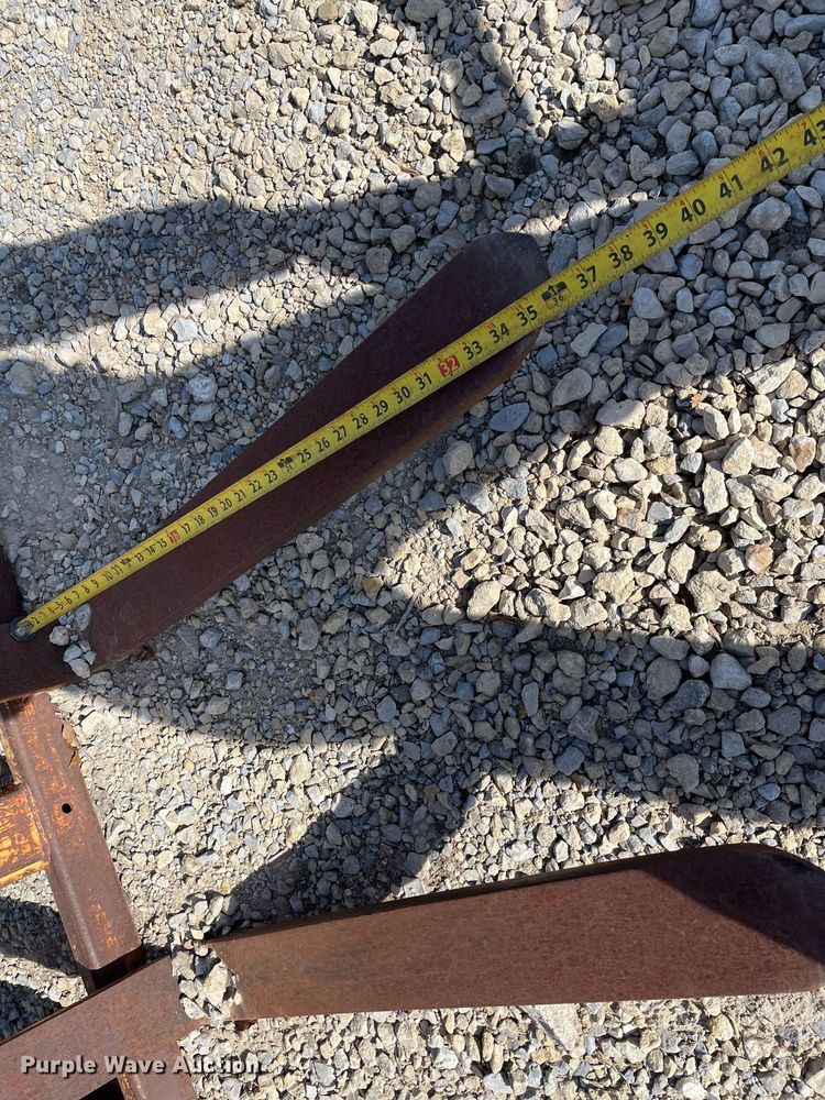 image for item MP9220 Case  36"L skid steer forks