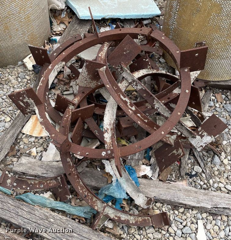 image for item MP9233 Approximately 60 concrete column forms