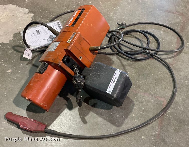 image for item MS9581 Dayton 3YB83H  chain hoist