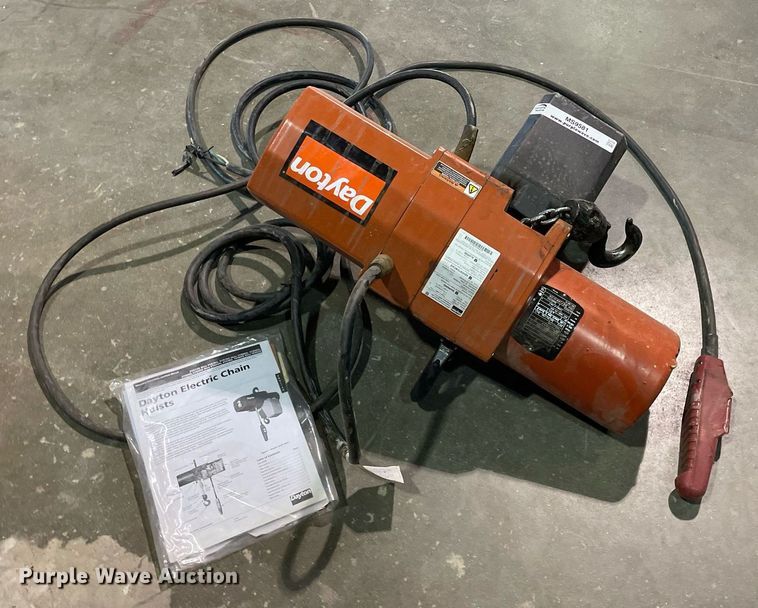 image for item MS9581 Dayton 3YB83H  chain hoist