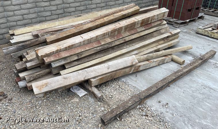 image for item MY9065 Approximately 60 pieces of lumber