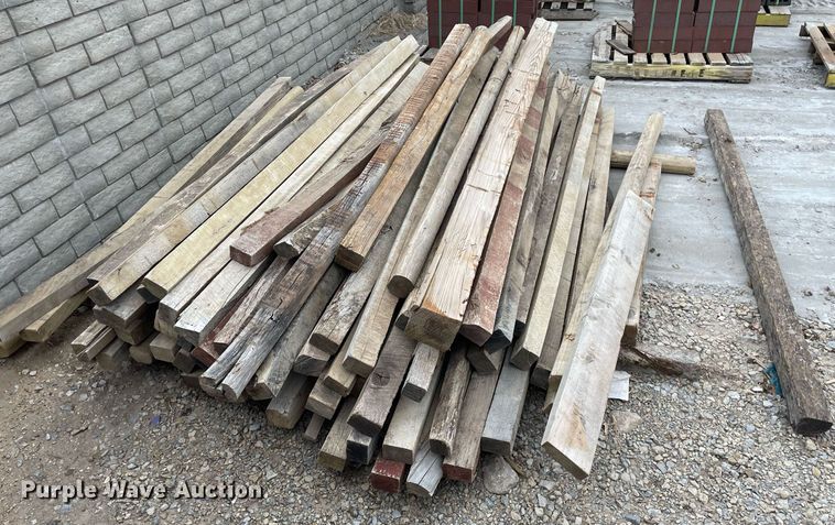 image for item MY9065 Approximately 60 pieces of lumber