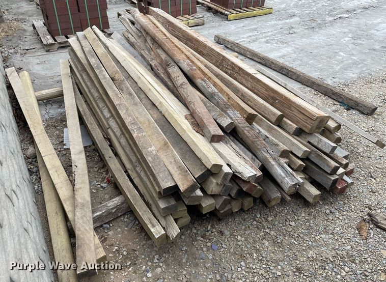 image for item MY9065 Approximately 60 pieces of lumber
