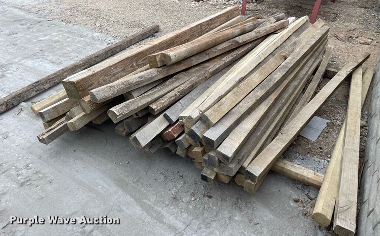image for item MY9065 Approximately 60 pieces of lumber