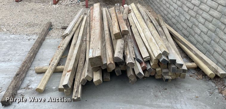 image for item MY9065 Approximately 60 pieces of lumber