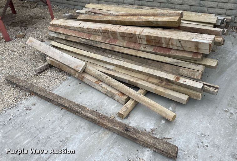 image for item MY9065 Approximately 60 pieces of lumber