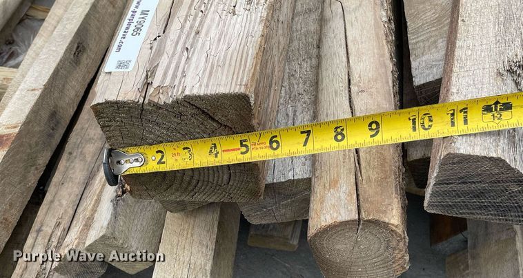 image for item MY9065 Approximately 60 pieces of lumber