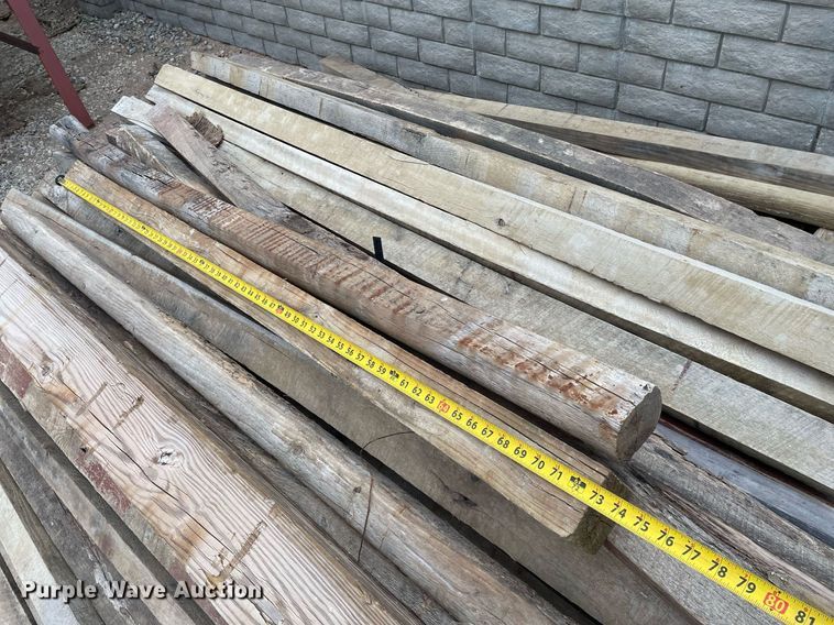 image for item MY9065 Approximately 60 pieces of lumber
