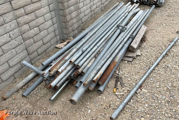 image for item MY9070 Approximately 85 fence panels