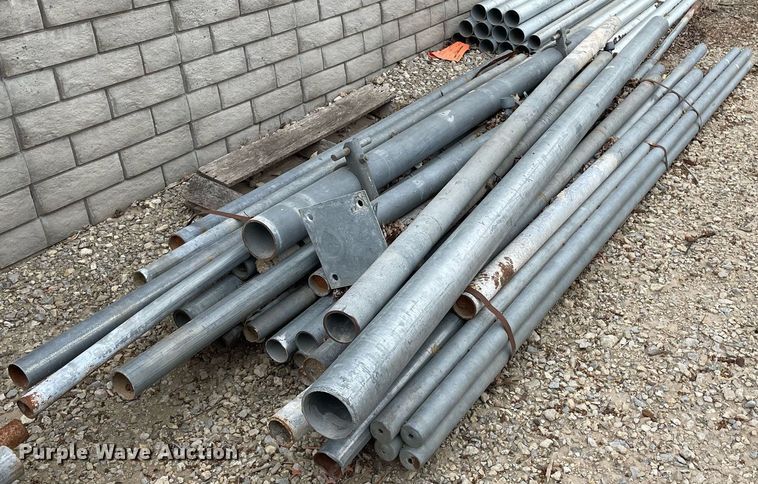 image for item MY9070 Approximately 85 fence panels