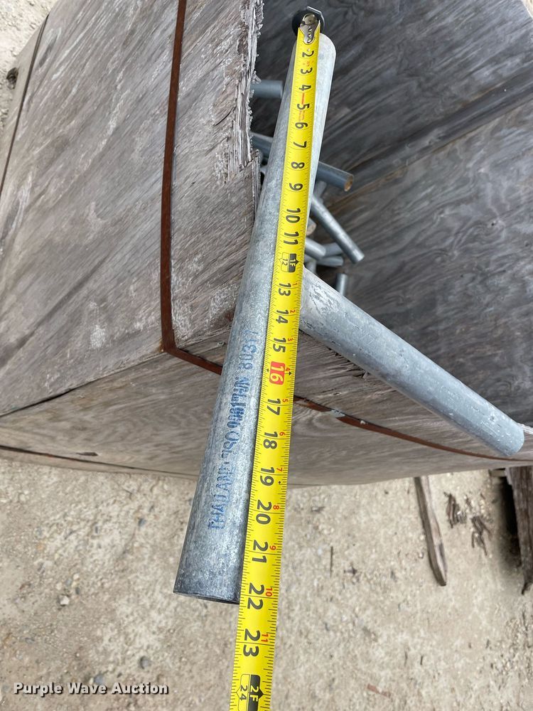 image for item MY9070 Approximately 85 fence panels