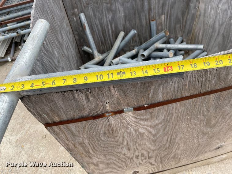 image for item MY9070 Approximately 85 fence panels