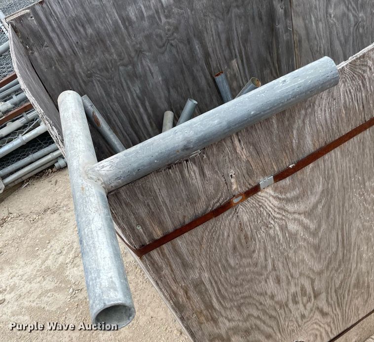 image for item MY9070 Approximately 85 fence panels