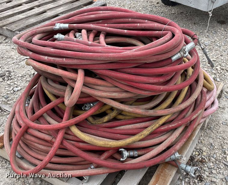 image for item MY9084 Pallet of air hoses