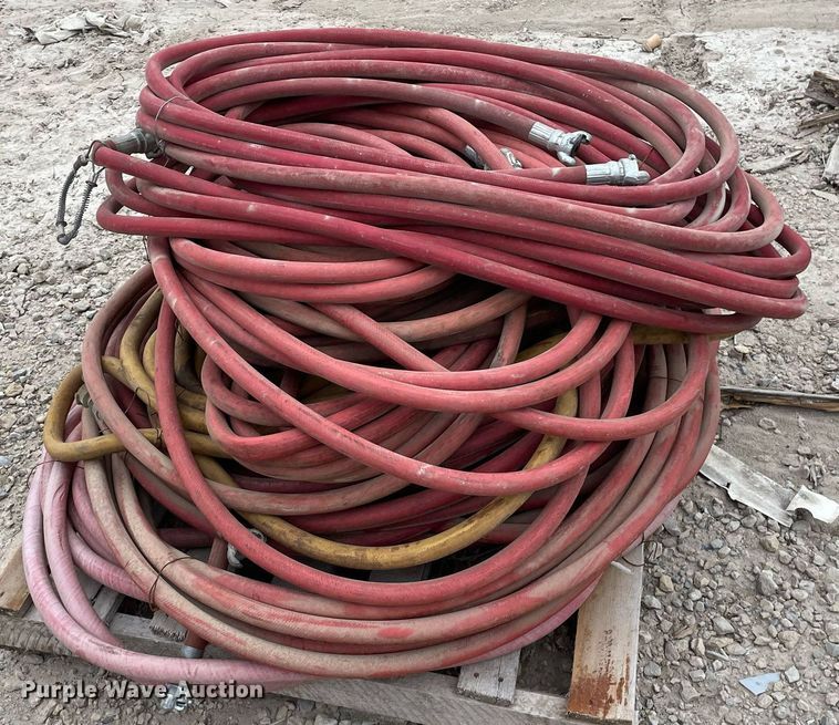 image for item MY9084 Pallet of air hoses