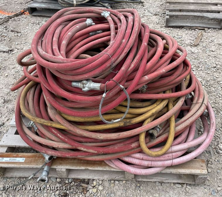 image for item MY9084 Pallet of air hoses