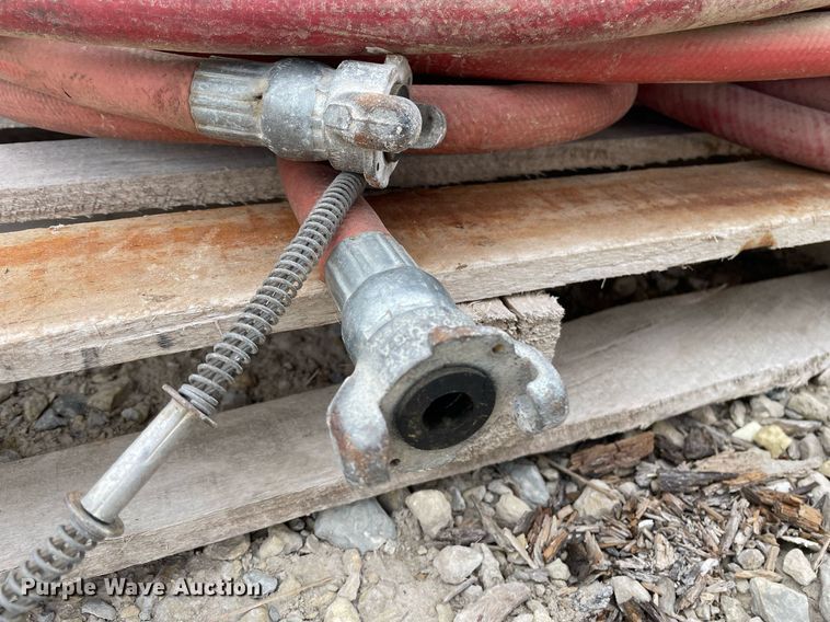 image for item MY9084 Pallet of air hoses