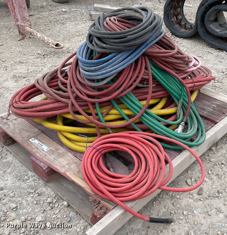 image for item MY9086 Pallet of air hoses