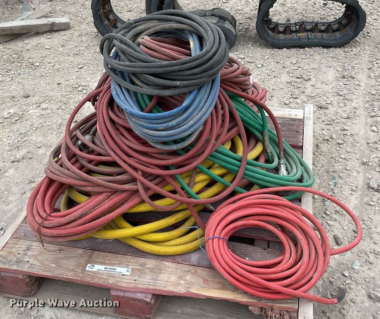 image for item MY9086 Pallet of air hoses