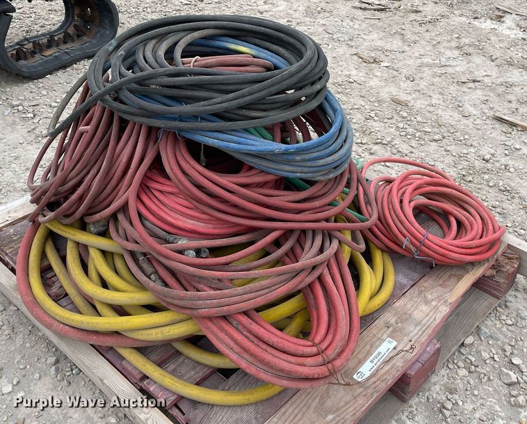 image for item MY9086 Pallet of air hoses