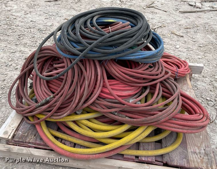 image for item MY9086 Pallet of air hoses