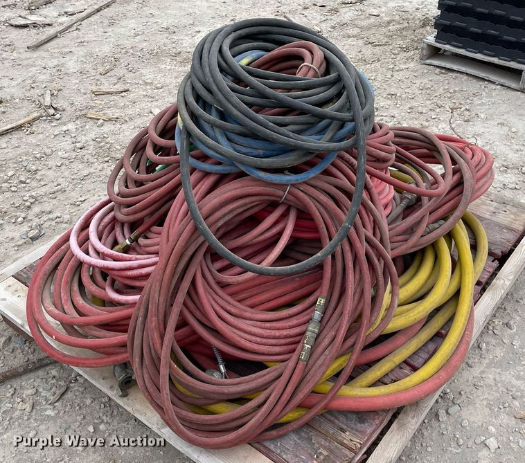 image for item MY9086 Pallet of air hoses