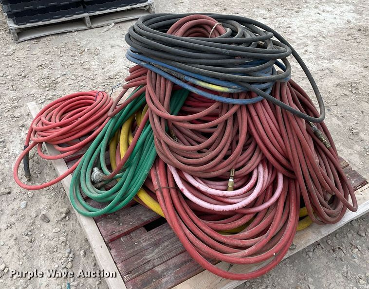 image for item MY9086 Pallet of air hoses