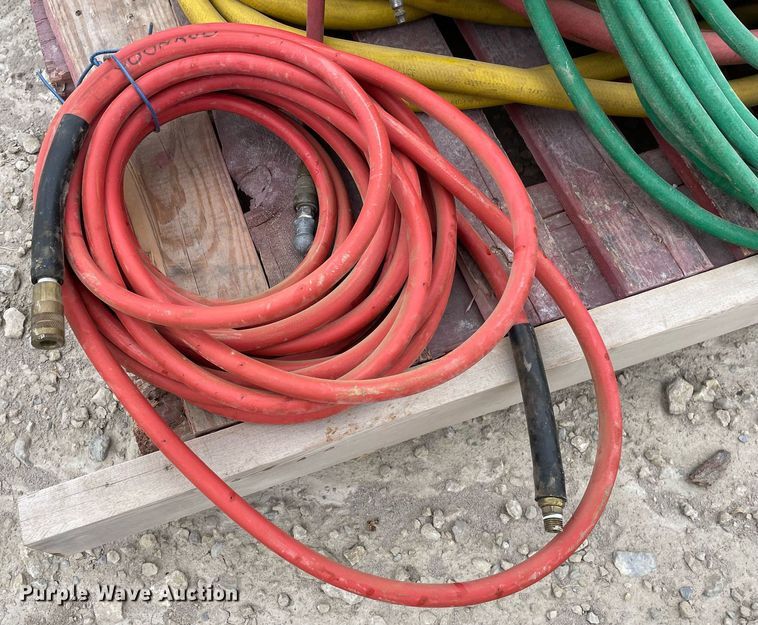 image for item MY9086 Pallet of air hoses